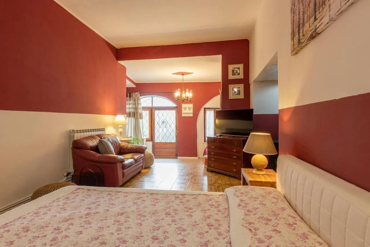 Apartment Charm Amidst Lakes & Mountains - Renovated In 2023 Ramponio