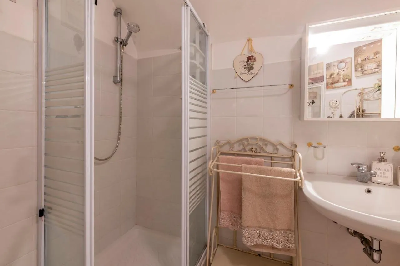 Apartment Charm Amidst Lakes & Mountains - Renovated In 2023 Ramponio