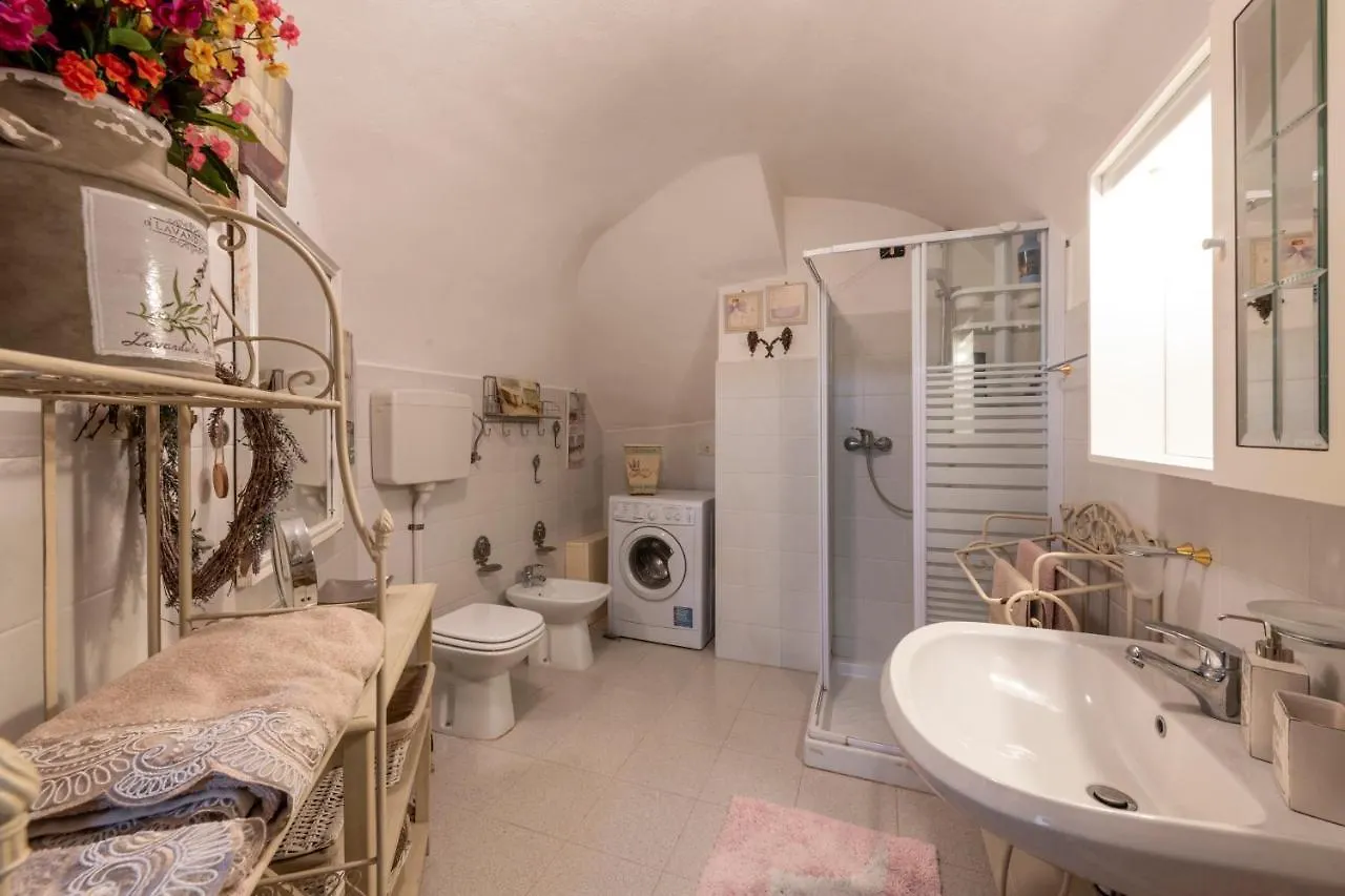 Charm Amidst Lakes & Mountains - Renovated In 2023 Ramponio 0*,